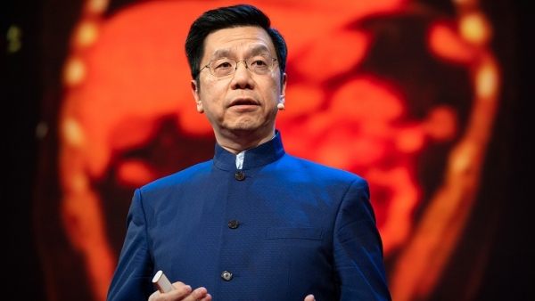 Cựu chủ tịch Google Trung Quốc rút đầu tư khỏi Mỹ