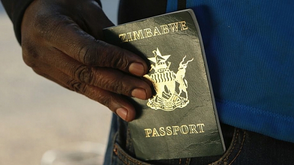 Khủng hoảng kinh tế trầm trọng, Zimbabwe không có nổi giấy, mực để in hộ chiếu cho dân