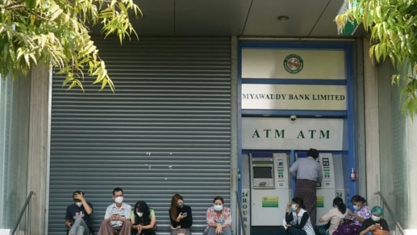 Myanmar dọa chuyển toàn bộ tiền gửi từ ngân hàng tư nhân sang ngân hàng quân đội