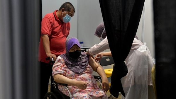 Malaysia tuyên bố ngừng sử dụng vaccine Covid-19 của Trung Quốc sau khi hết nguồn cung