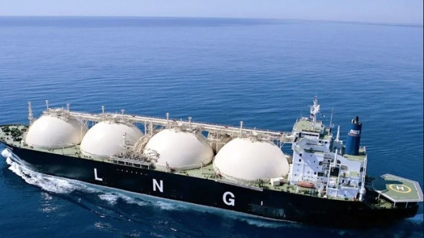 Châu Âu không kịp xử lý, hàng chục tàu chở khí LNG lênh đênh ngoài khơi