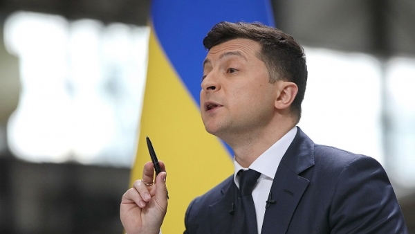 Giới tài phiệt vội vàng tháo chạy khỏi Ukraine, Tổng thống Zelensky cho 24 giờ để quay lại