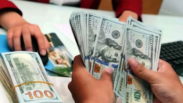Giá USD 'chợ đen' tăng mạnh, vượt 25.000 đồng