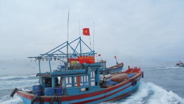 Tàu ngư dân bị đâm chìm, tỉnh Quảng Ngãi hứa cho tiền đóng lại nhưng 6 tháng qua không giải ngân
