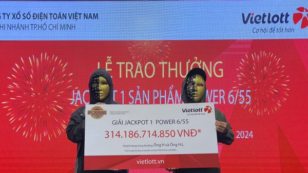 Chủ tiệm tạp hoá và người giao hàng trúng giải xổ số lớn nhất lịch sử Việt Nam