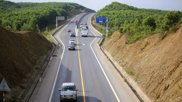 ĐBQH đề xuất đổi tên cao tốc 2 làn xe thành 'đường tốc độ cao'