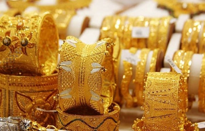 Giá vàng trong nước giảm mạnh khi người dân tranh thủ bán ra