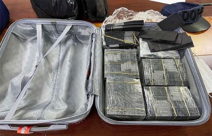 Nghi vấn 1 triệu USD bị nhuộm đen vận chuyển lậu từ sân bay Tân Sơn Nhất