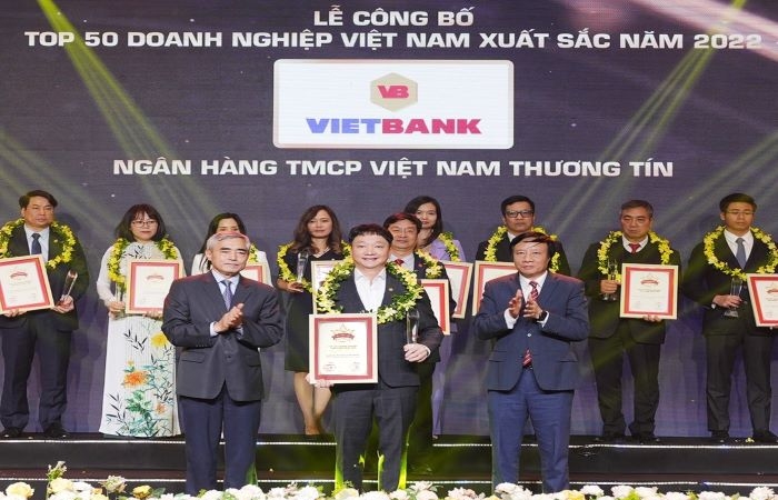 Vietbank vào Top 50 Doanh nghiệp Xuất sắc nhất Việt Nam 2022