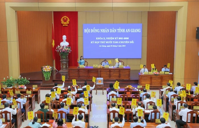 Chủ tịch UBND tỉnh An Giang Nguyễn Thanh Bình bị bãi nhiệm