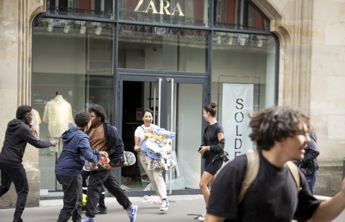 Trong cơn bạo động, dân Pháp tràn vào Louis Vuitton, Zara, Apple 'hôi của'