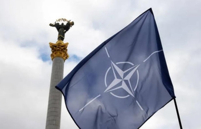 Ukraine từ bỏ gia nhập NATO