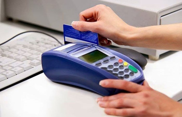 Thách thức pháp luật, web làm dịch vụ rút tiền từ thẻ tín dụng ồ ạt mời chào dịp Tết