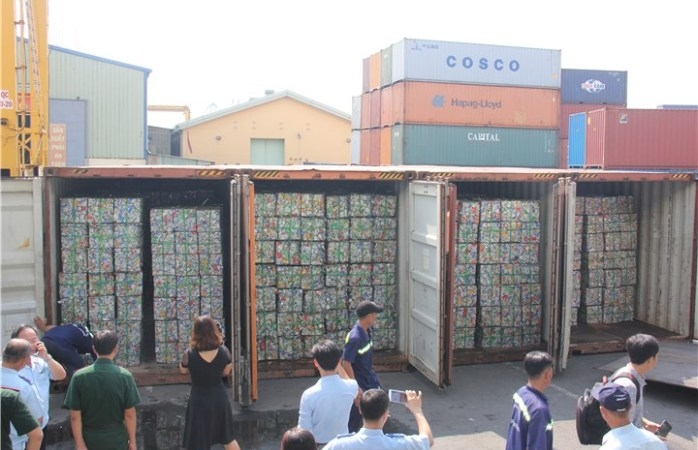 TP. HCM: 4 container phế liệu xuất khẩu luồng xanh, trốn thuế hơn 500 triệu đồng