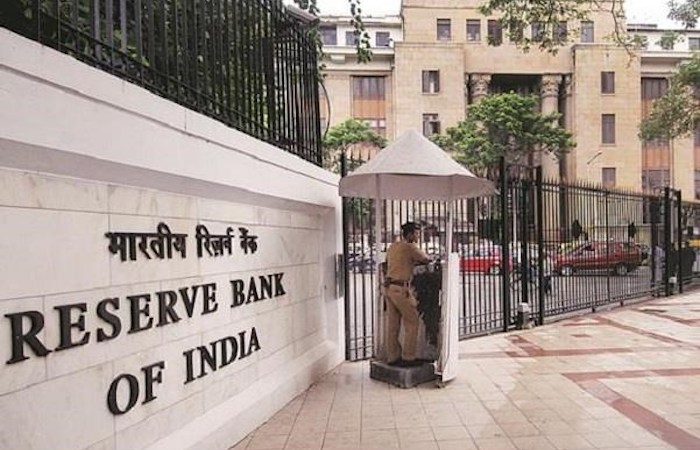 Tám ngân hàng Ấn Độ bị phạt do vi phạm quy định về xếp loại gian lận