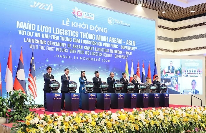 Chuyển đổi số trong ngành logistics: Cơ hội chuyển mình với ‘siêu cảng’ đầu tiên