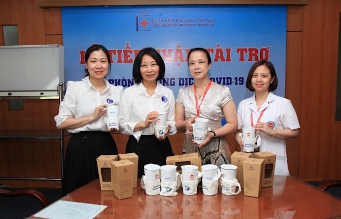 Minh Long I tặng 3.000 ly sứ dưỡng sinh cho đội ngũ y tế chống dịch Covid-19