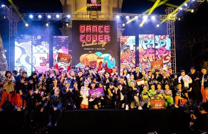 Dance cover Danko City: Bùng cháy với các vũ điệu Kpop cùng Cường seven