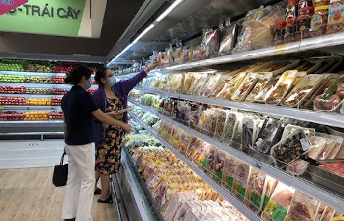 Hàng hóa của siêu thị ở TP. HCM bị gom mang ra ngoài bán giá gấp đôi, gấp 3