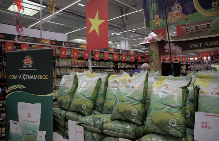 Thương hiệu gạo 'Cơm ViệtNam Rice' của Lộc Trời lên kệ 2 hệ thống đại siêu thị tại Châu Âu