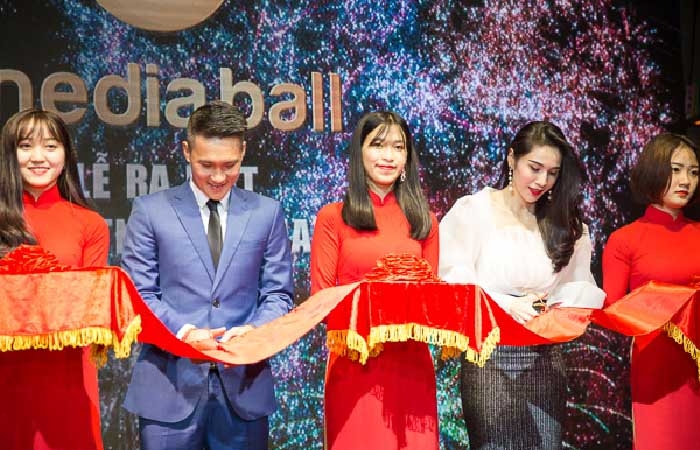 Nghệ sỹ Việt đổ triệu USD mở cửa hàng, lập công ty