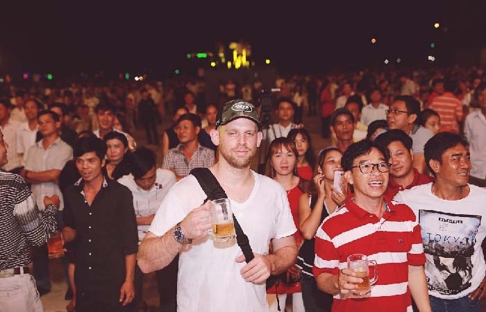 Trải nghiệm lễ hội bia 'đích thực' tại Trà Vinh cùng Sư Tử Trắng