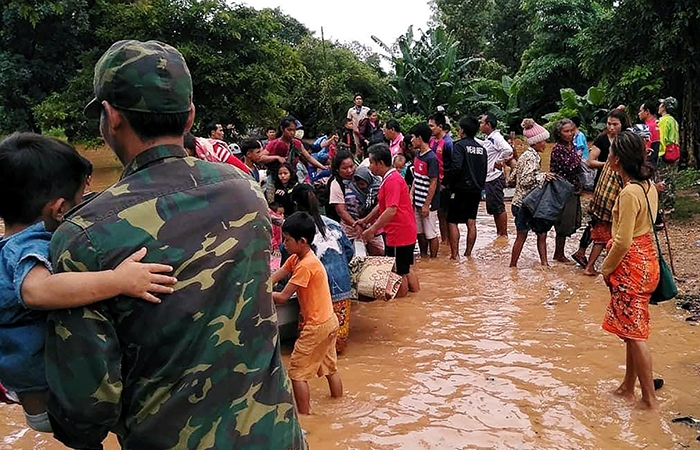 Cổ phiếu nhiều công ty lao dốc vì vụ vỡ đập thủy điện ở Lào