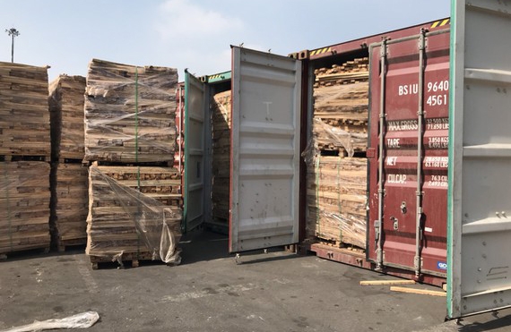 Khởi tố công ty buôn lậu 25 container gỗ, trốn thuế gần 3 tỷ đồng