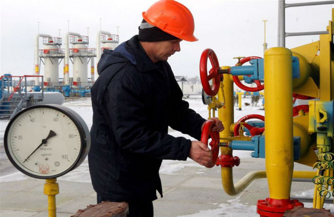 OPEC và Nga sẽ họp bàn cắt giảm sản lượng dầu