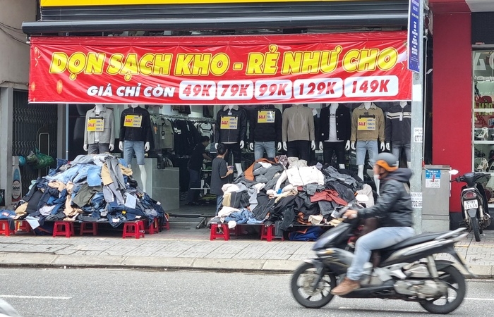 Phố thời trang Đà Nẵng: Sale 90% vẫn ế, trả mặt bằng vì ‘gồng’ hết nổi