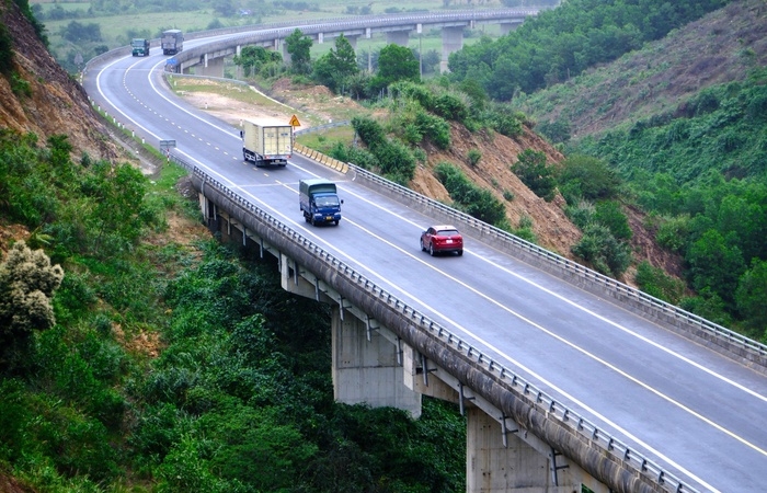 Những bất cập gây nguy hiểm trên tuyến cao tốc 11.500 tỷ La Sơn - Túy Loan
