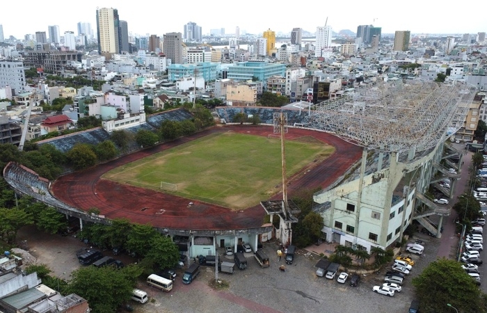 Sân vận động Chi Lăng hoang tàn sau hơn thập kỷ về tay đại gia Phạm Công Danh