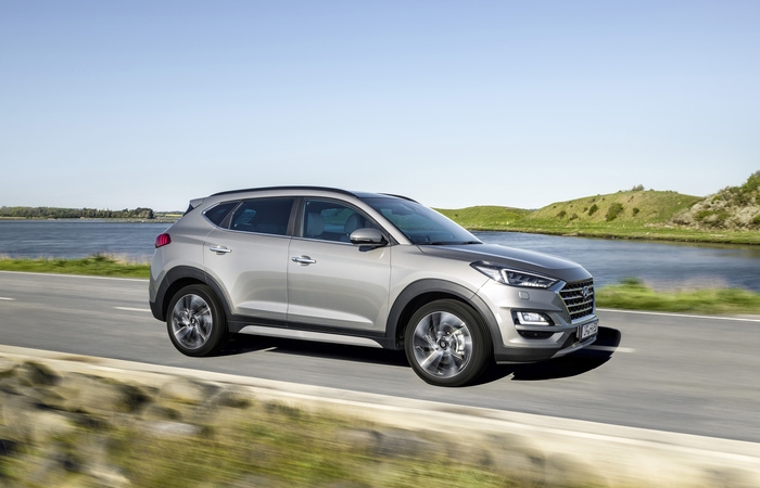 Hyundai Tucson mới ra mắt cuối tháng 10, giá từ 695 triệu đồng