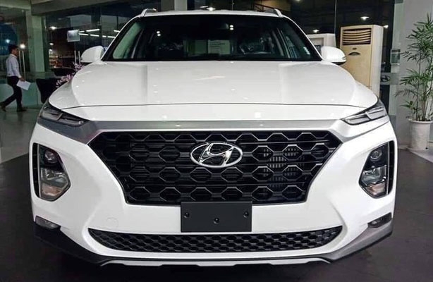 Hyundai Santa Fe 2019 giá dự kiến 1,15 tỷ đồng lộ ảnh tại đại lý