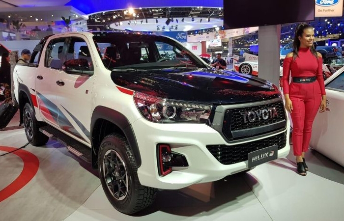 Toyota Hilux GR Sport giới hạn 420 chiếc có đáng 'xuống tiền'?