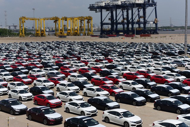 Phó Thủ tướng Trịnh Đình Dũng 'gỡ vướng' cho DN sản xuất, nhập khẩu ô tô
