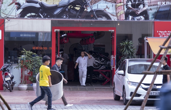 Loạt nhà hàng, cơ sở kinh doanh trên đường Nguyễn Khánh Toàn bị cưỡng chế