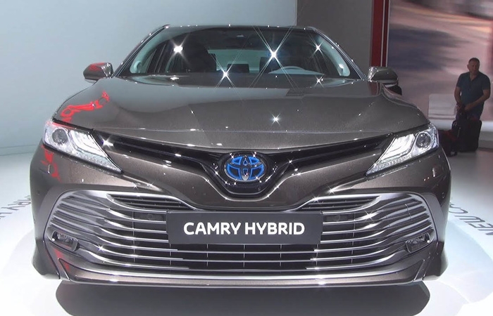 Toyota Camry Hybrid 2019 ra mắt tại Ấn Độ, giá 1,2 tỷ đồng