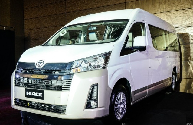 Toyota Hiace thế hệ mới chính thức ra mắt, giá cao nhất gần 1 tỷ đồng