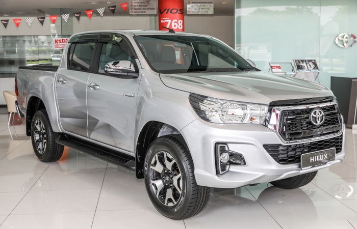 Toyota Hilux 2019 bổ sung hệ thống phanh tự động khẩn cấp AEB