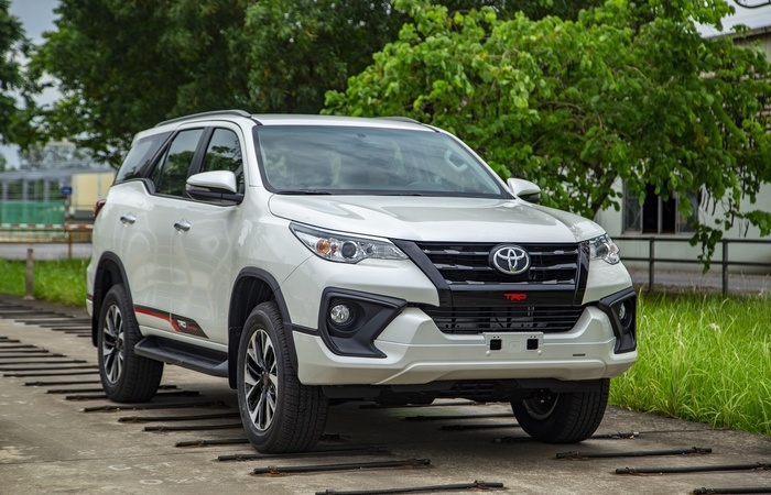 Giá xe Toyota Hilux mới nhất tháng 9: Fortuner bản 2.7 4x2 AT TRD giá từ 1,2 tỷ đồng