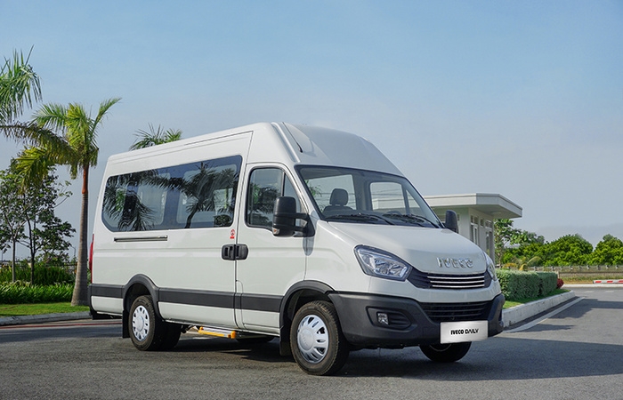 Minibus Iveco Daily giá từ 870 triệu đồng tại Việt Nam, cạnh tranh Ford Transit