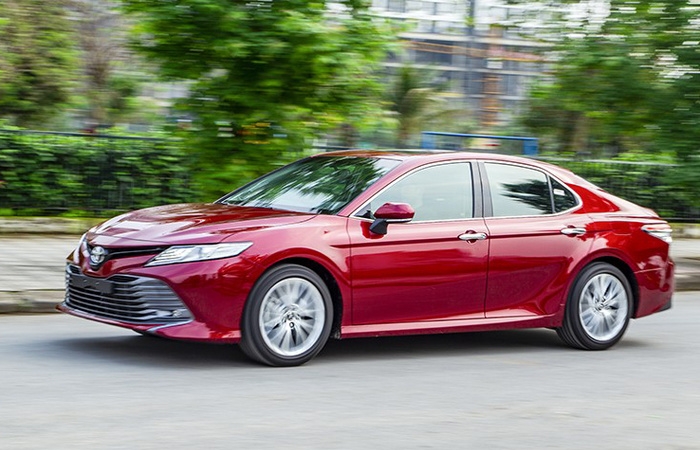 Phân khúc xe hạng D tháng 1/2020: Toyota Camry cho Honda Accord ‘hít khói’