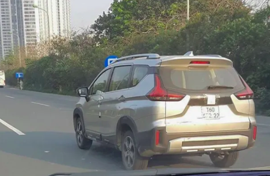 Mitsubishi Xpander Cross chạy thử trên đường phố Hà Nội