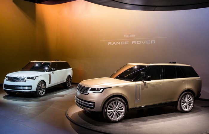 SUV hạng sang Range Rover 2022 giá bán hơn 16 tỷ đồng tìm đại gia Việt