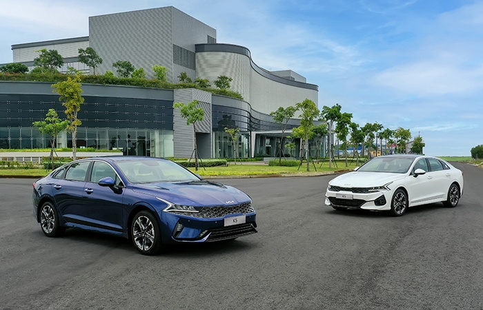 Kia K5 giá từ 870 triệu đồng, cạnh tranh Toyota Camry và VinFast Lux A2.0