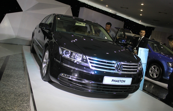 Xe hiếm Volkswagen Phaeton to lớn như BMW 7-Series tại Việt Nam