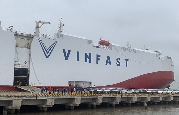 VinFast xuất khẩu gần 1.000 xe điện VF 8 ra thị trường quốc tế