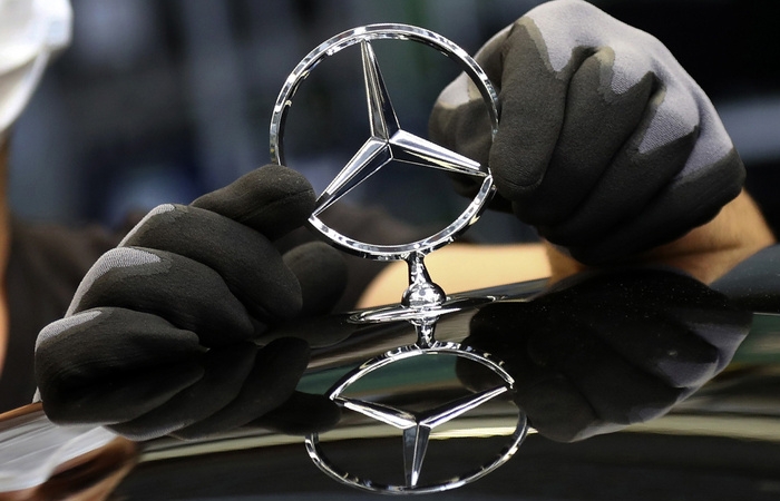 Hãng ô tô Daimler chính thức đổi tên thành Mercedes-Benz
