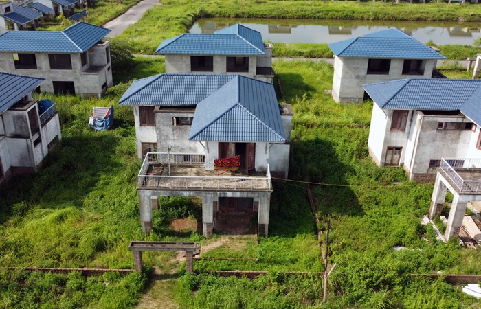 Hàng trăm căn biệt thự bỏ hoang giữa cánh đồng ở Khoái Châu, Hưng Yên